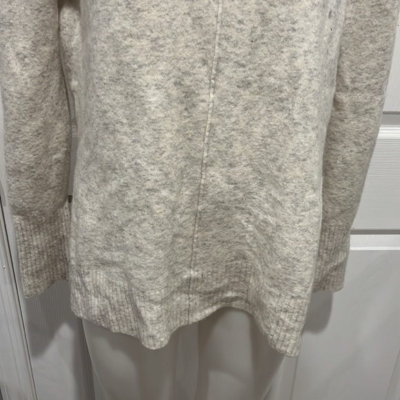 Athleta women’s transit merino wool blend turt sweater size Medium - Picture 5 of 9